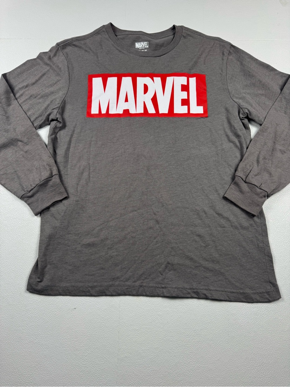 Marvel Logo Gray Long Sleeve T-Shirt Men’s Medium Graphic Tee